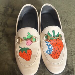 Gucci Cream Loafers with Strawberry Motif
